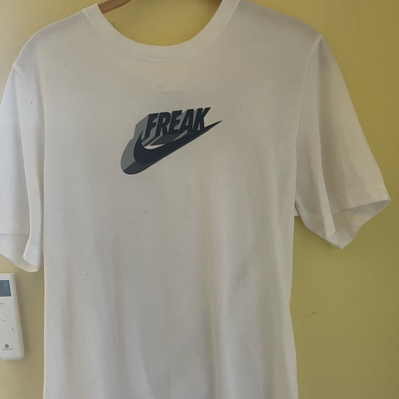 Men’s Nike Tee Shirt - Picture 1 of 3